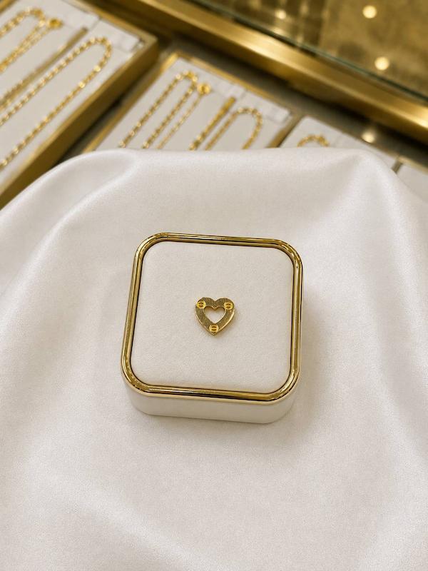 آویز زنانه طلا ۱۸ عیار آویز love گالری فرح بخش