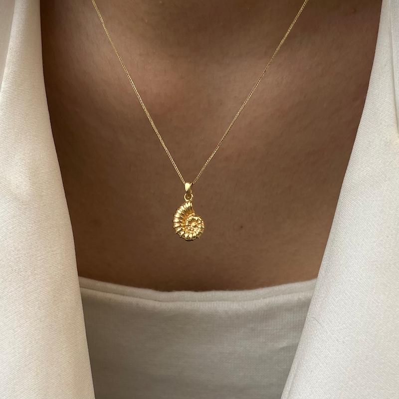 آویز زنانه طلا ۱۸ عیار صدف دریایی کد 8 سانل گلد