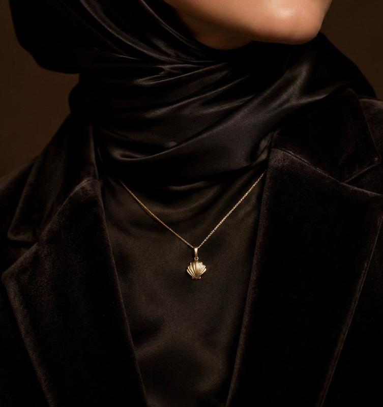 آویز زنانه طلا ۱۸ عیار مدال صدف گالری طلای حسینی کیا