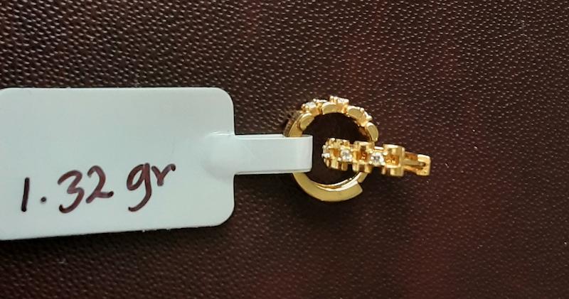 گوشواره بچگانه طلا ۱۸ عیار مدل نگیندار ( وزن سنگ کسر شده ) قطر 1 سانتیمتر دلفین گلد گالری