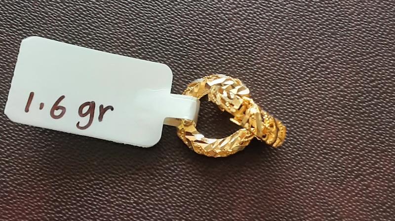 گوشواره بچگانه طلا ۱۸ عیار مدل تراش خورده دلفین گلد گالری