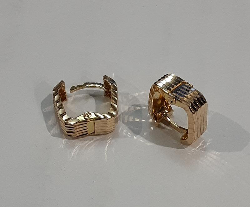 گوشواره بچگانه طلا ۱۸ عیار مدل مربع دلفین گلد گالری