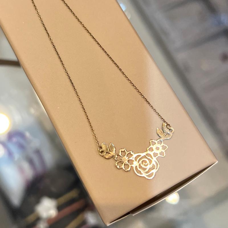 گردنبند طلا ۱۸ عیار گردنبند گل گالری زرنوش