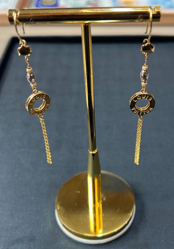 گوشواره طلا ۱۸ عیار گوشواره لویی ویتون گالری طلای تاج