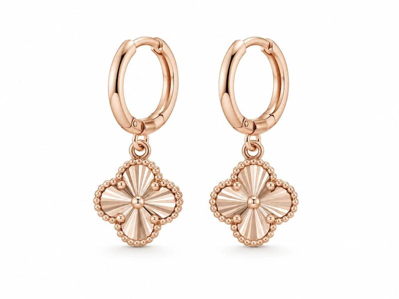 گوشواره زنانه طلا ۱۸ عیار گوشواره حلقه ای اویز ونکلیف تراش لی لی گلد
