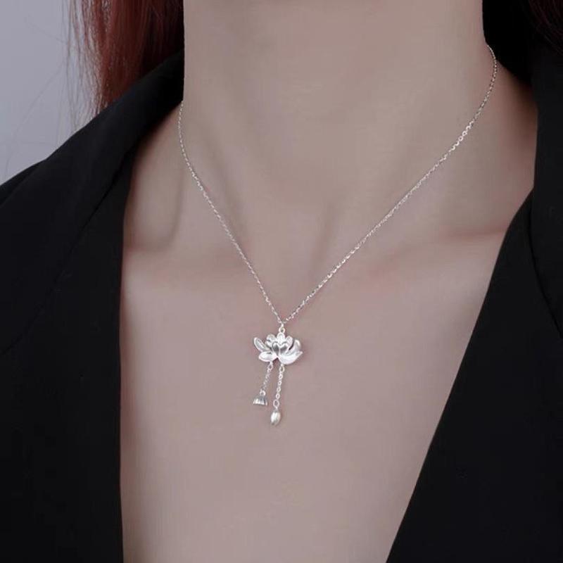گردنبند نیلوفر آبی