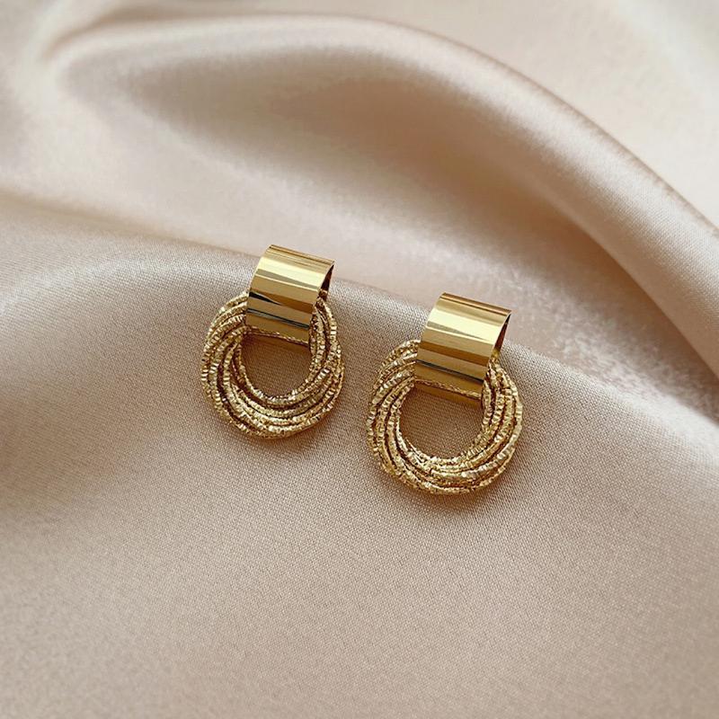 گوشواره بیانیه‌ای مدل حلقه‌های درهم تنیده (Woven Hoop) - سبک مدرن و لوکس