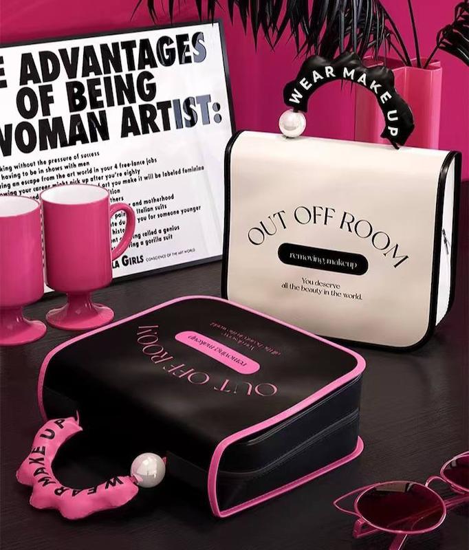 کیف آرایشی Out of the Room - جادویی که همیشه همراه شماست