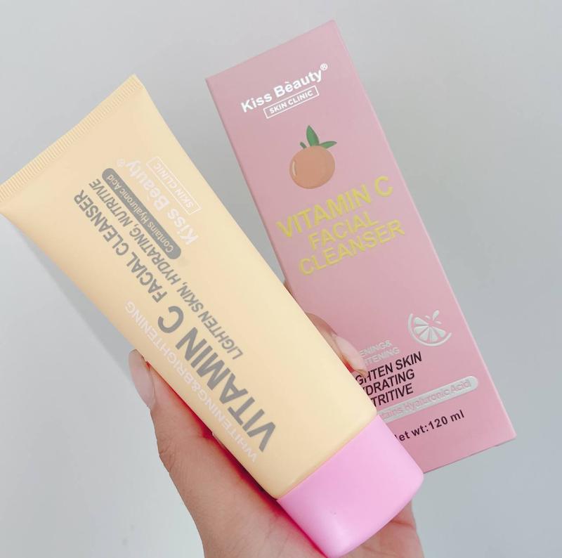 فوم شستشوی صورت ویتامین C برند Kiss Beauty 