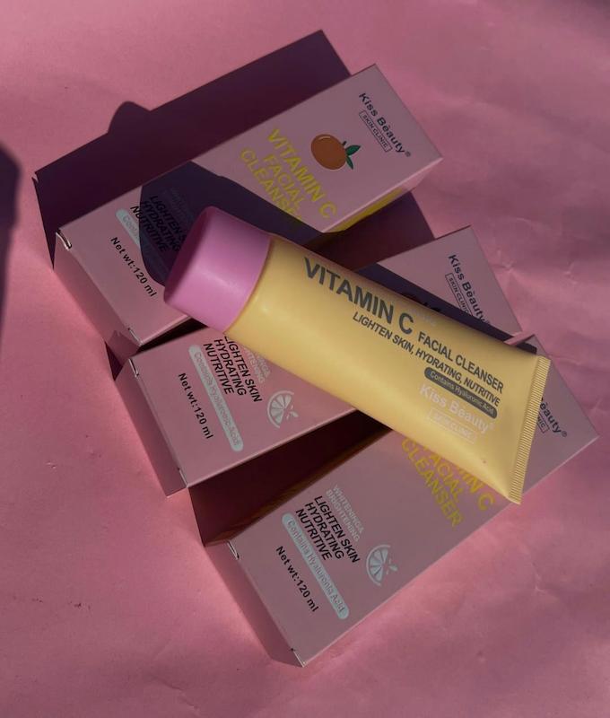 فوم شستشوی صورت ویتامین C برند Kiss Beauty 