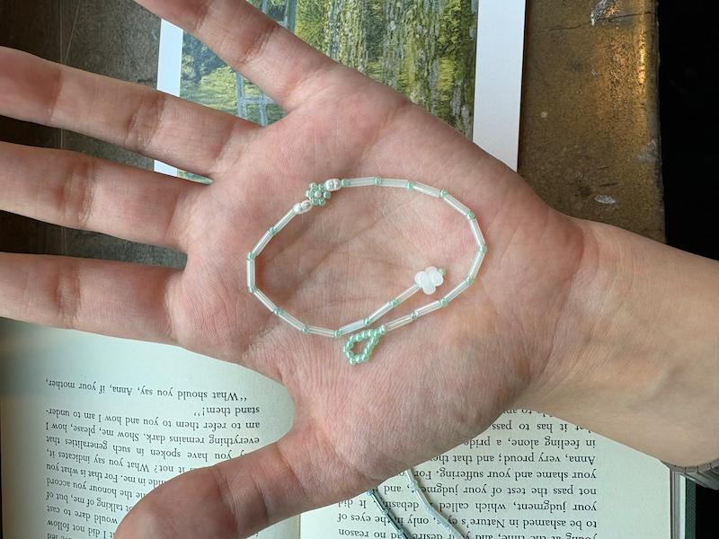 دستبند بوته سبز پاستلی با مروارید پرورشی