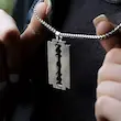 گردنبند تیغ