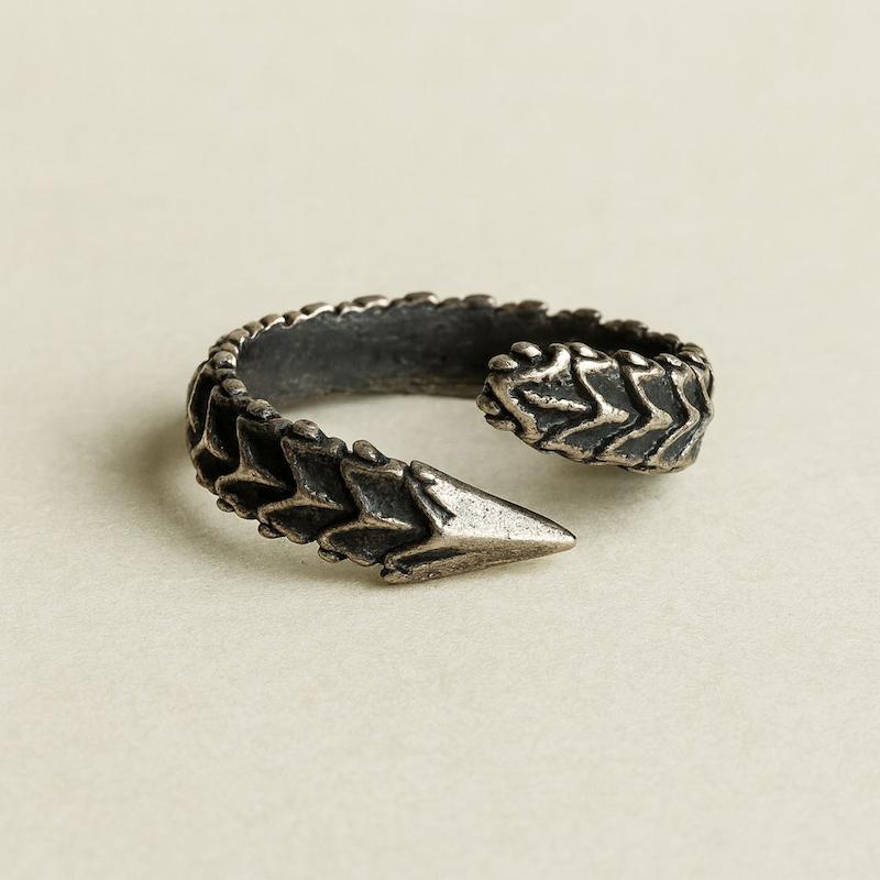 انگشتر پوست اژدها 