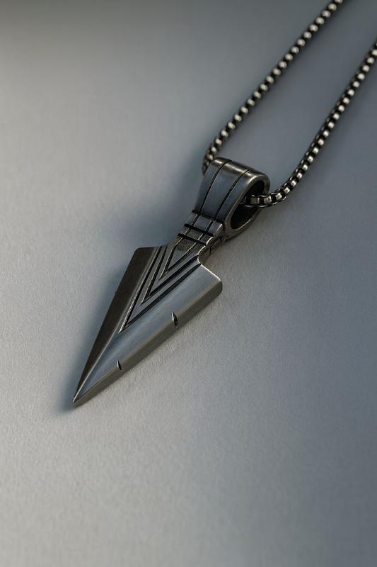 گردنبند سرنیزه 