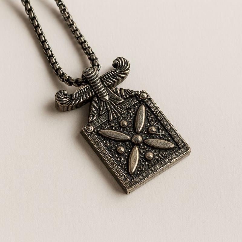 گردنبند شهباز کاویانی 