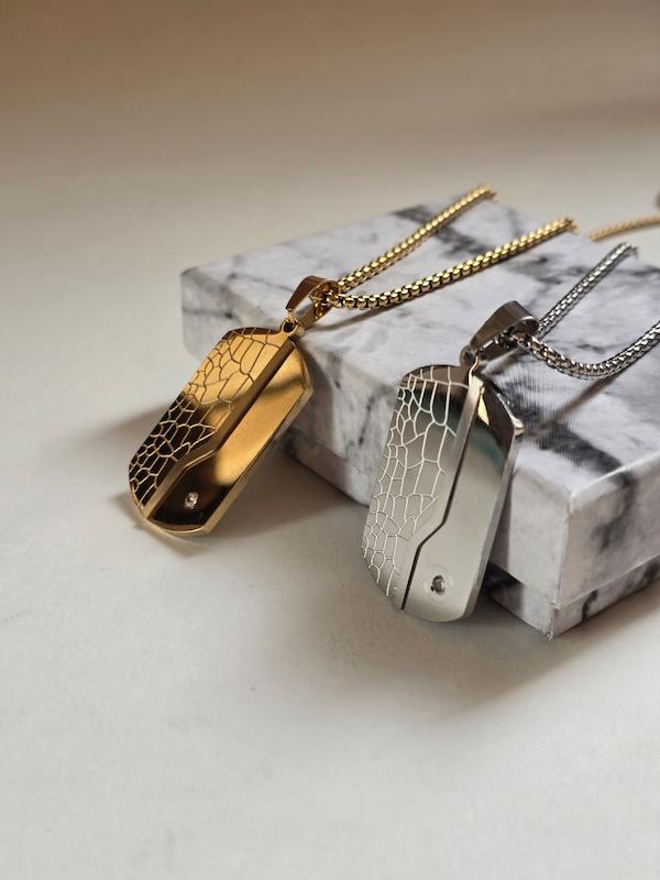 گردنبند پلاک ترک خورده