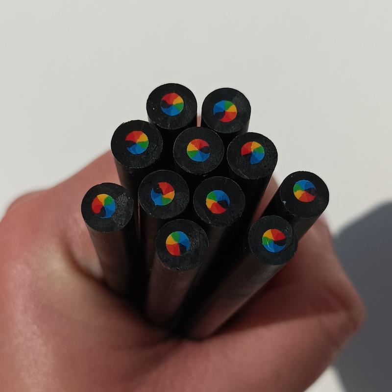 مداد رنگین کمانی 