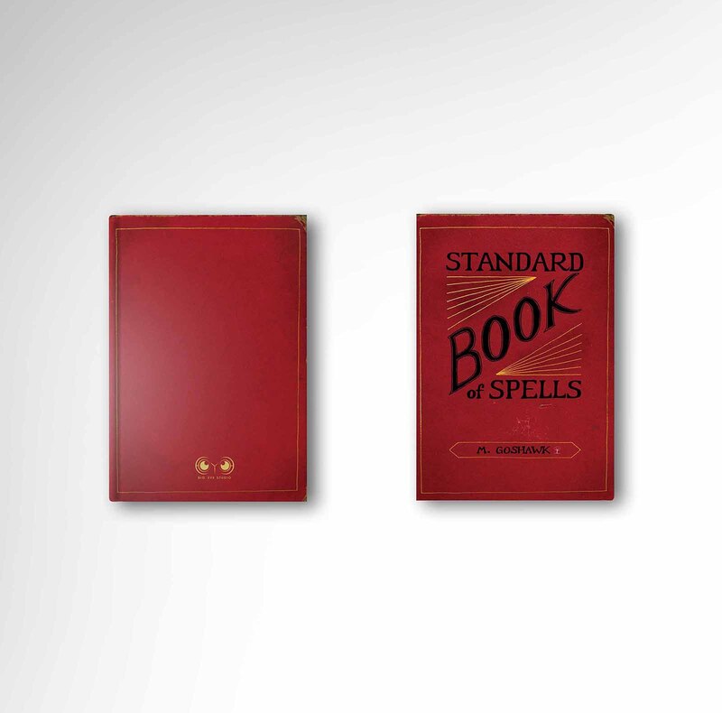 دفتر یادداشت قرمز با طرح کتاب درسی طلسم ها با بلیط و پاکت هاگوارتز