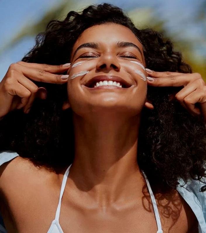 ضد آفتاب فیوژن واتر  مجيك سری جدید  Isdin SPF50 ایزدین