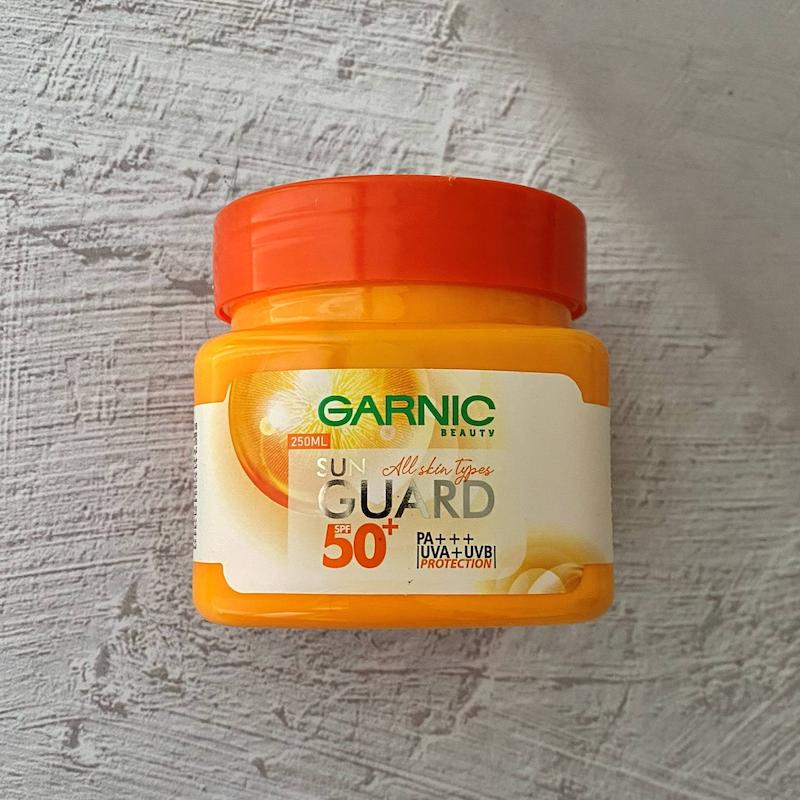 ضد آفتاب بی رنگ گارنیک Garnic