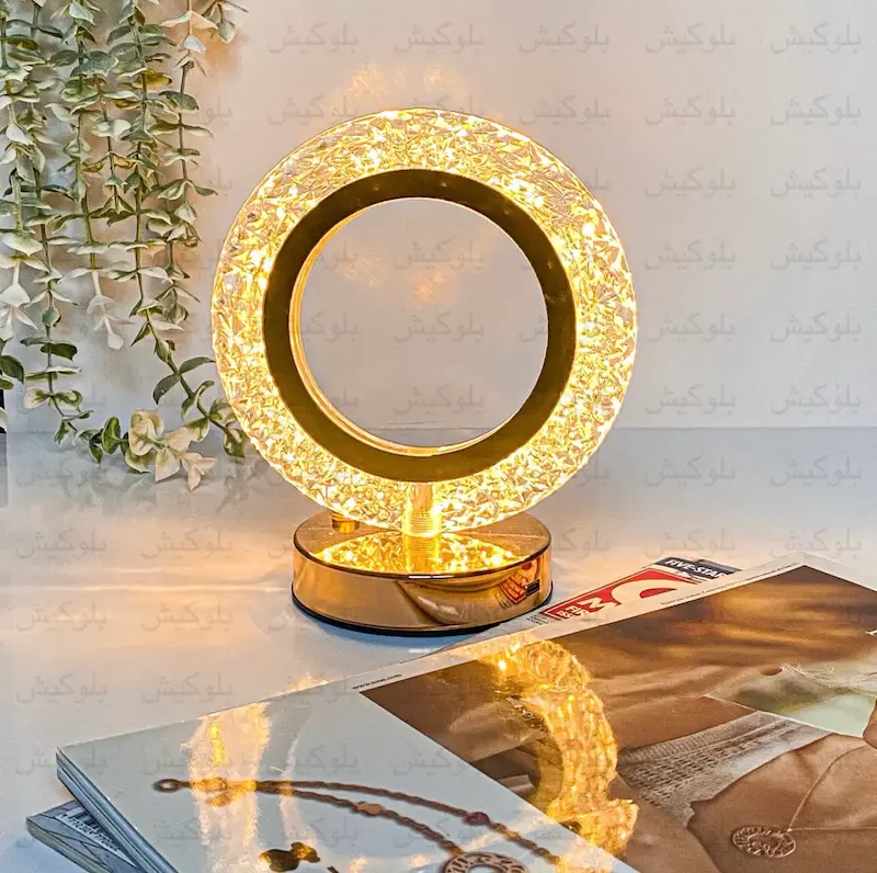 آباژور کریستالی شارژی مدل دایره با سه حالت نور و تغییر رنگ (نور گرم روی میز)