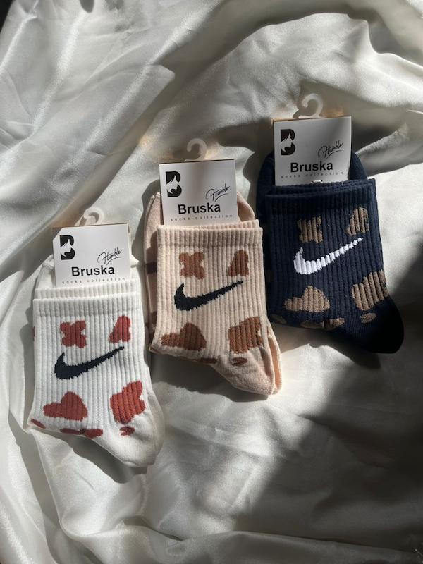 جوراب بروسکا طرح نایک