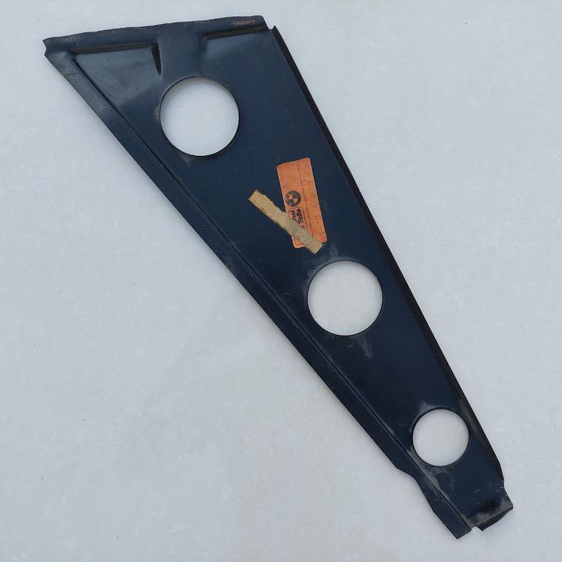 پنجره ای داخل صندوق E12