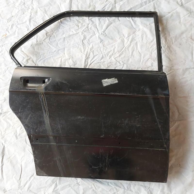 درب عقب راست E12