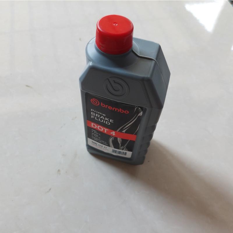 روغن ترمز DOT4 brembo
