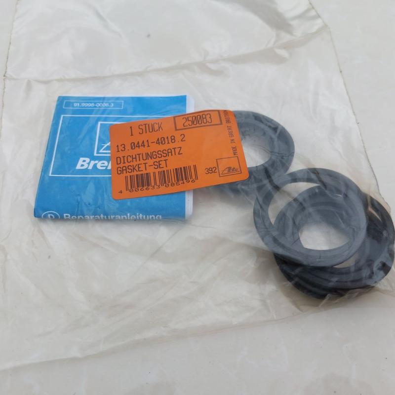 پک لوازم کالیپر جلو E12