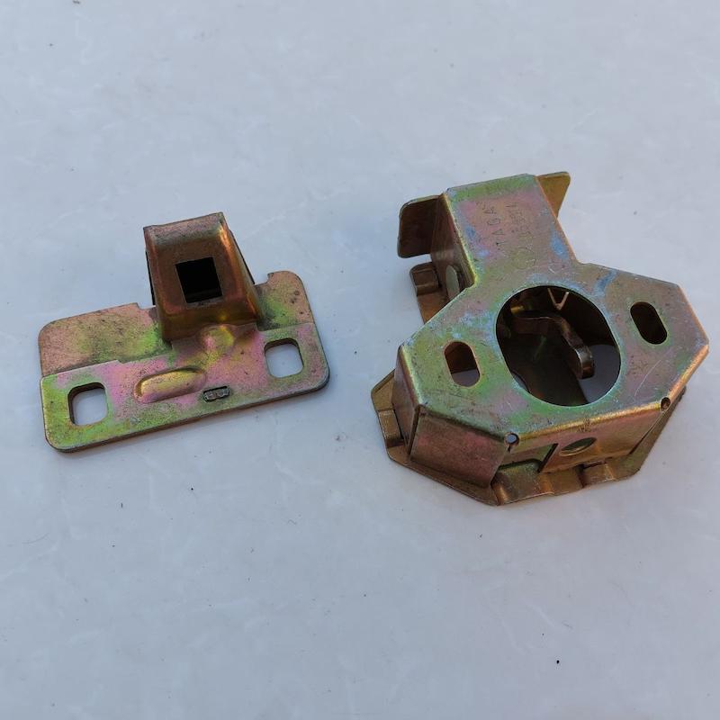 قفل زبانه صندوق E12 و E28