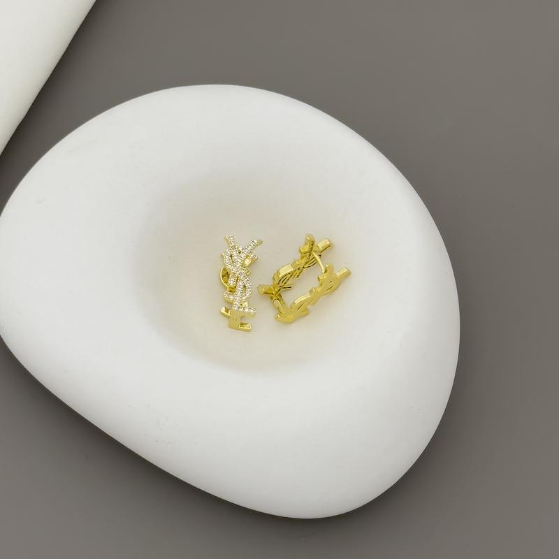 گوشواره نگین دار 