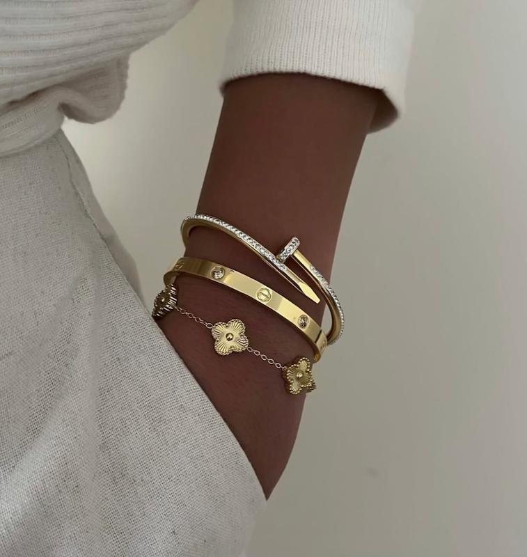 دستبند بنگل میخی نگینی٫کارتی لاو نگینی٫ ونکلیف جدان