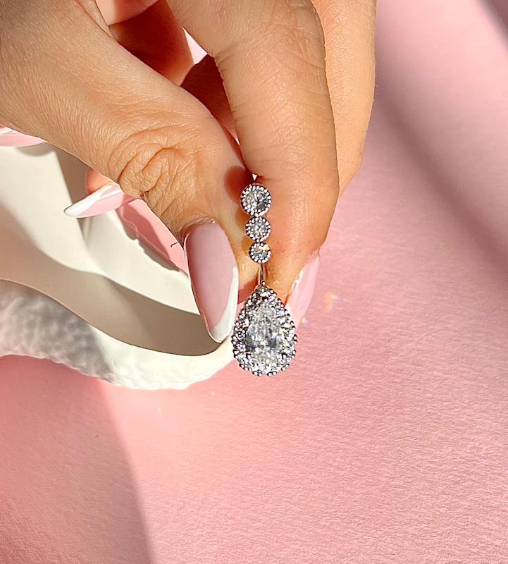 پیرسینگ واقعی ناف اشکی