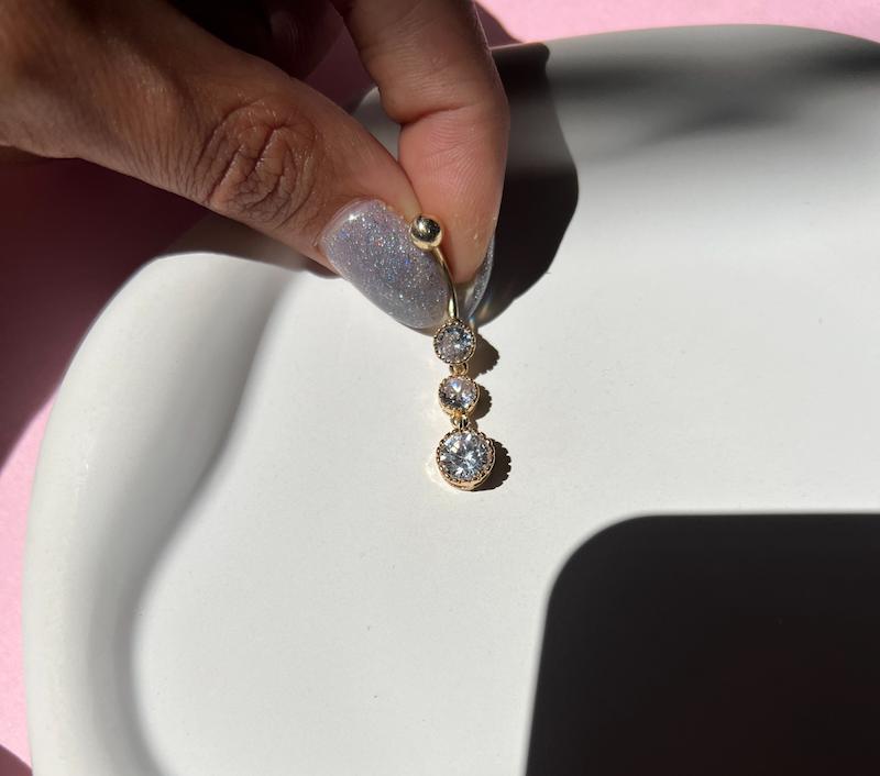 پیرسینگ واقعی ناف اویز دار