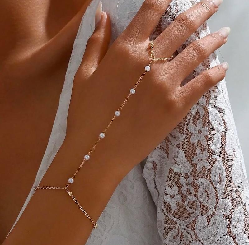 تمیمه دست مرواریدی