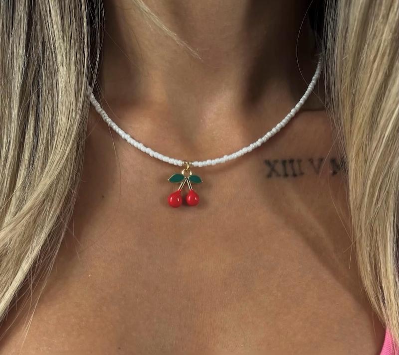 گردنبند سفید گیلاس