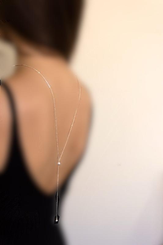 زنجیر پشت کمر