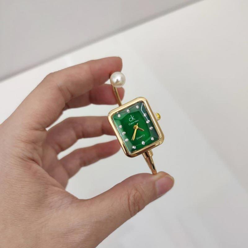ساعت بنگلی مرواریدی طلایی صفحه رنگی  ck
