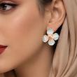 گوشواره میناکاری مدل گل چهار پر لبه آبی