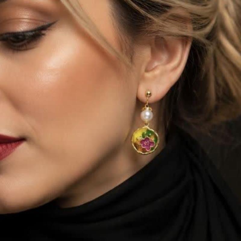 گوشواره میناکاری مدل گل گرد زرد 