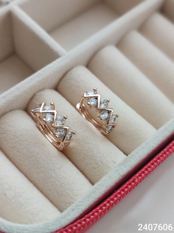 گوشواره طرح تاج نگین دار ژوپینگ | 2407606