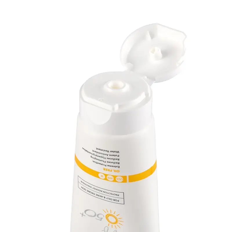 کرم ضد آفتاب بی رنگ راسن با SPF 50 مناسب پوست چرب و مستعد آکنه حجم 40 میلی لیتر