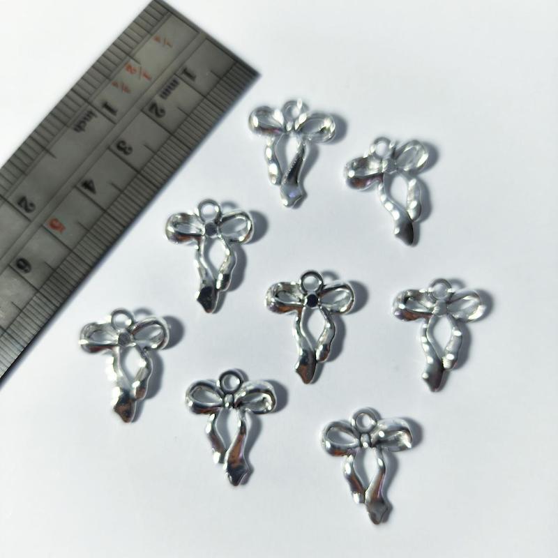 آویز پاپیون