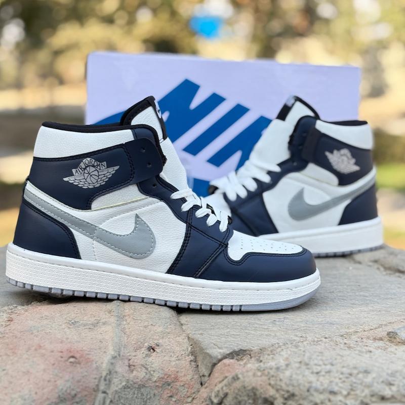 کتونی نایک ساقدار رنگ سرمه ای سفید