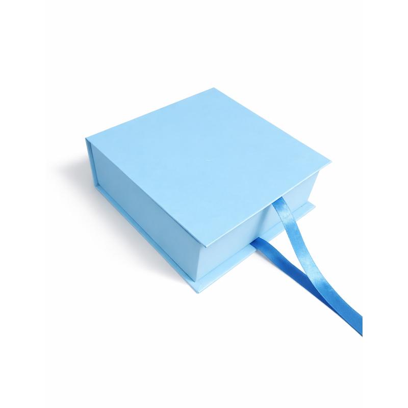 هاردباکس کتابی ساده ۱۴×۱۴×۵ سانتی‌متر ربان دار