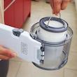 جارو شارژی دستی بلک اند دکر مدل PV1820L با باتری لیتیوم-یونی 18 ولت، ظرفیت 1500 میلی‌آمپر‌ساعت، وزن 1.4 کیلوگرم و مخزن شفاف