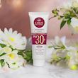 کرم ضدآفتاب بی‌رنگ ایلابرت، SPF 30، مدل ضد لک 30 پلاس، مناسب پوست‌های معمولی و چرب با حجم 40 میلی‌لیتر، محافظت‌کننده در برابر اشعه‌های UVA و PA ،UVB+++، ضد لک و پیری، دارای فرمولاسیون فاقد چربی، با ماندگاری 2 ساعته