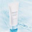 ژل ضد آفتاب بی‌رنگ اسکین 1004 SPF50 مدل Centella ‌محافظ UVA،UVB مناسب برای انواع پوست حجم 100 میلی لیتر