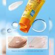 کرم ضد آفتاب بدون رنگ صورت و بدن سادور spf60 مدل ویتامین سی محافظ UVA،UVB مناسب برای انواع پوست وزن 50 گرم